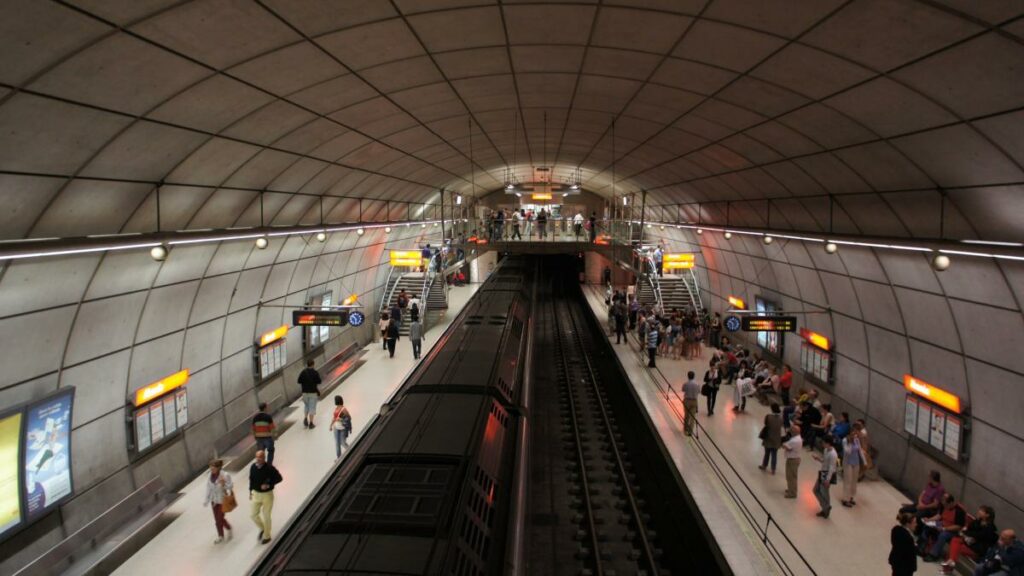 Metro Bilbao Ampl A Servicio Nocturno Para Fines De Semana Y Festivos