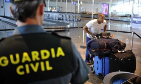 Intervención de casi 2.000 pastillas potenciadoras sexuales en el aeropuerto de Bilbao