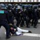 Fallece un ciudadano francés de 62 años durante las protestas en Nantes (video)