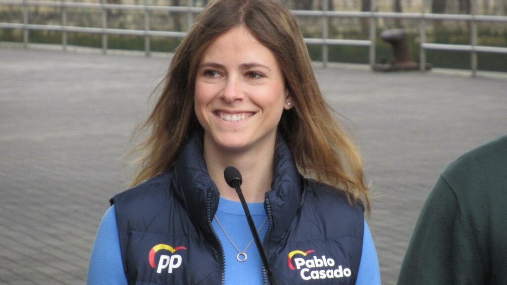 Beatriz Fanjul, líder del Partido Popular (PP) de Bizkaia, durante una conferencia política.