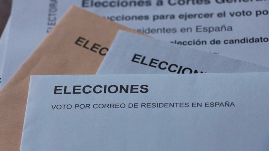 Sobres de voto por correo para las elecciones en Euskadi.