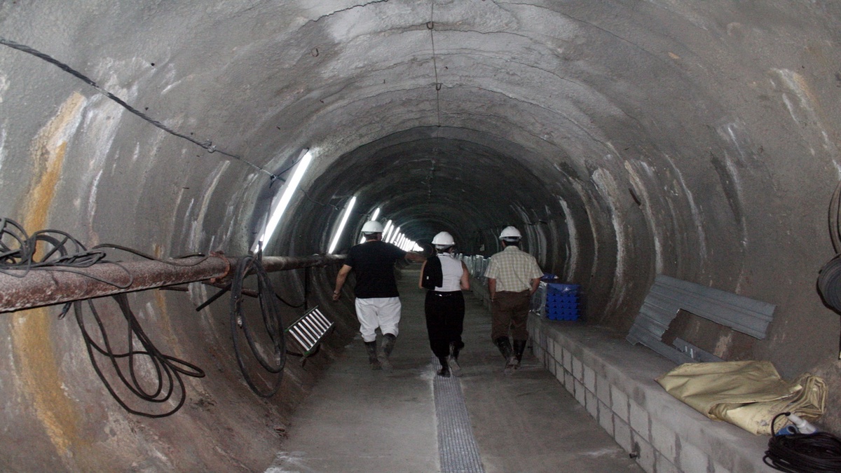 Trabajadores construyendo el túnel Marruecos-España, una obra desafiante que unirá dos continentes.