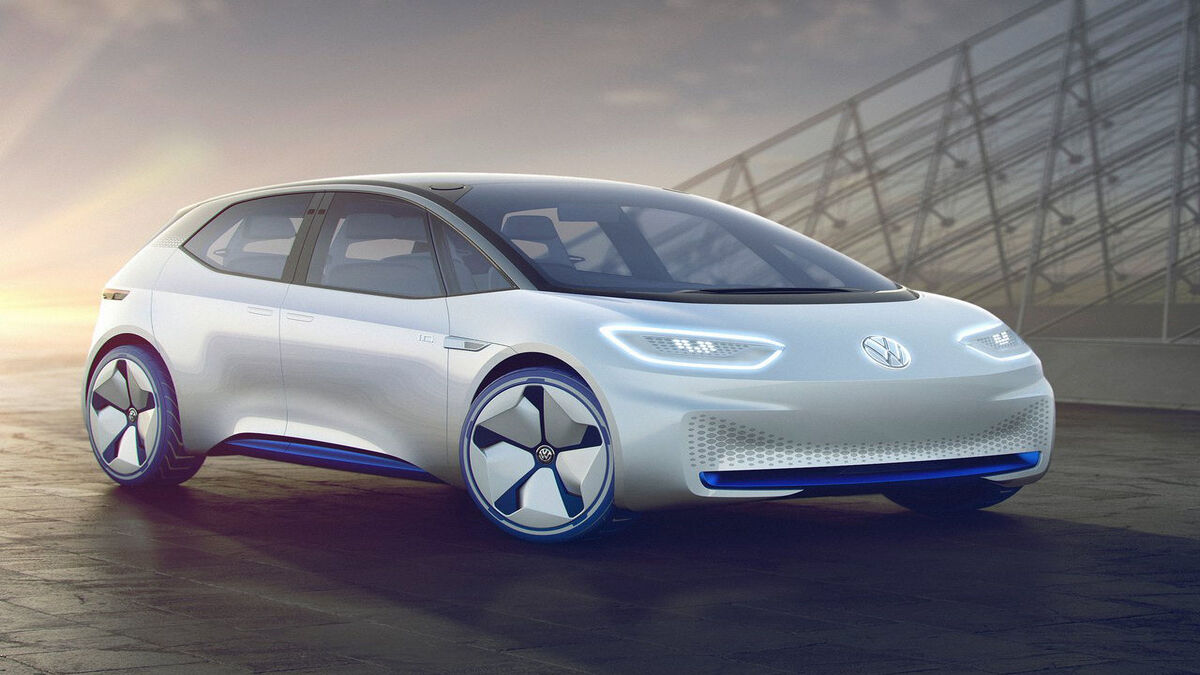 Volkswagen ibilgailu elektriko baten irudia hiri ingurune moderno eta jasangarri batean