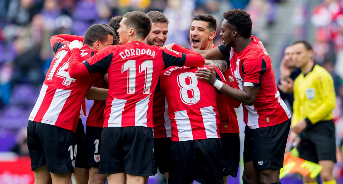 Jugadores del Athletic Club celebrando un gol en un partido, mostrando la unidad que más tarde se reflejaría en la boda de Laporte.