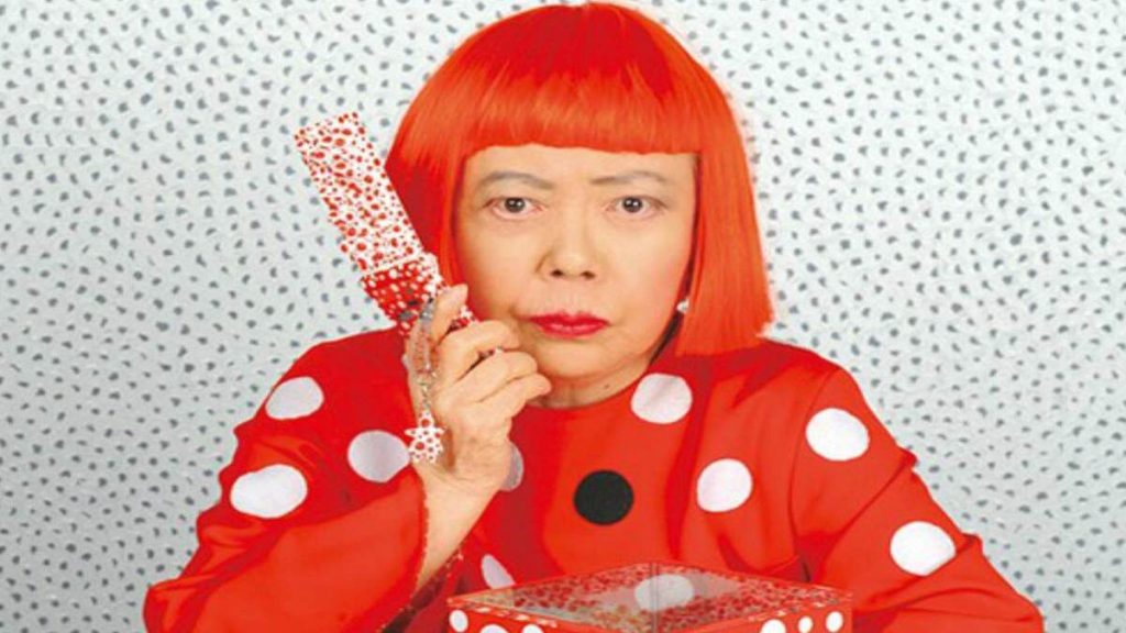 Retrato de la icónica artista Yayoi Kusama.