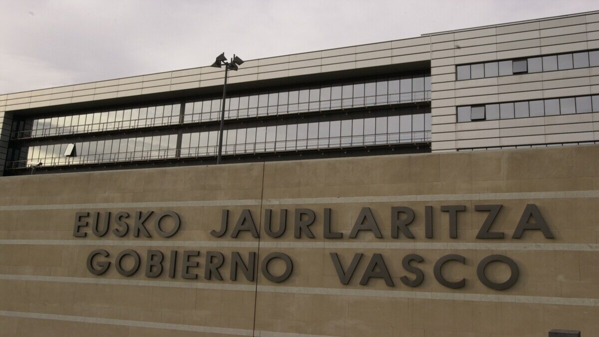 Atención presencial del Gobierno Vasco: garantizando un trato humano y cercano a la ciudadanía.