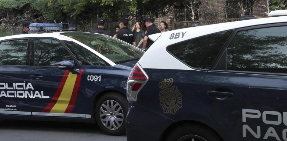 Policía Nacional realizando operativos contra la ciberdelincuencia en España.