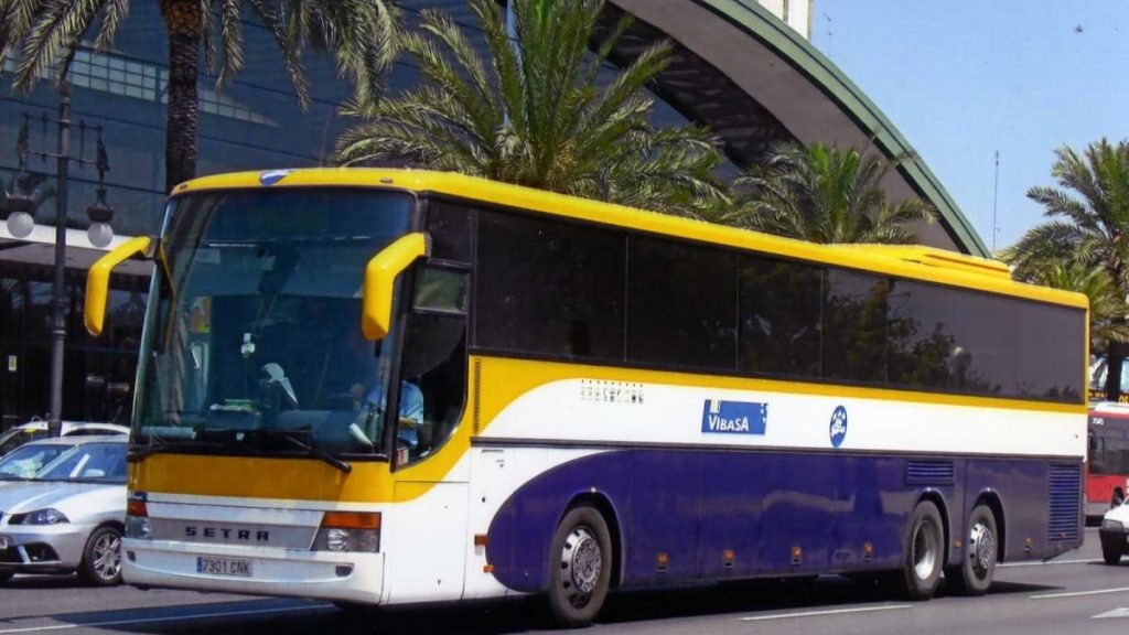 Autobús de Kosta Bus en ruta por las comarcas de Bizkaia.