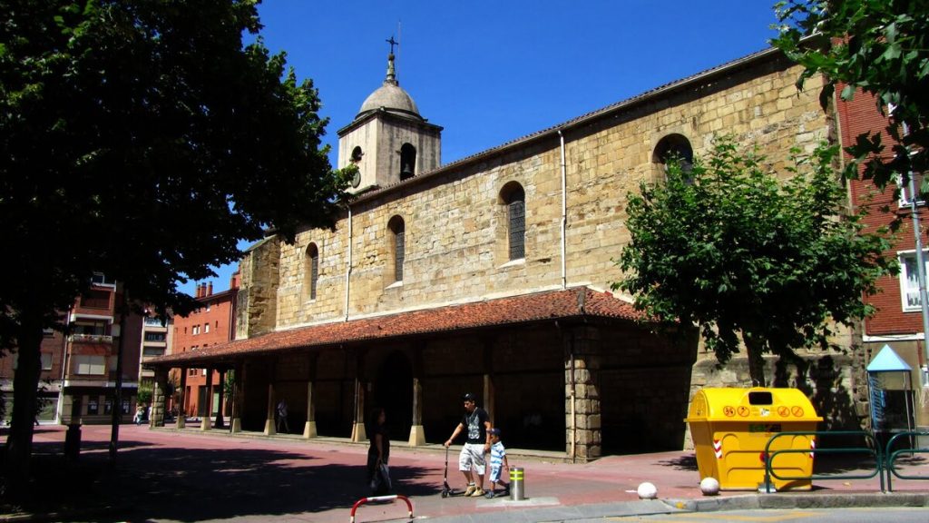 Fotografía de la Plaza de la Anteiglesia en Barakaldo, escenario de un violento ataque con arma blanca.