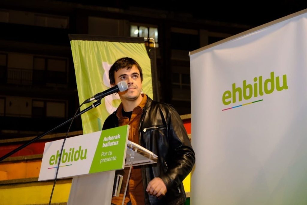 Fotografía del alcalde de Galdakao, Iñigo Hernando, responsable del proyecto de movilidad y desarrollo en la localidad.