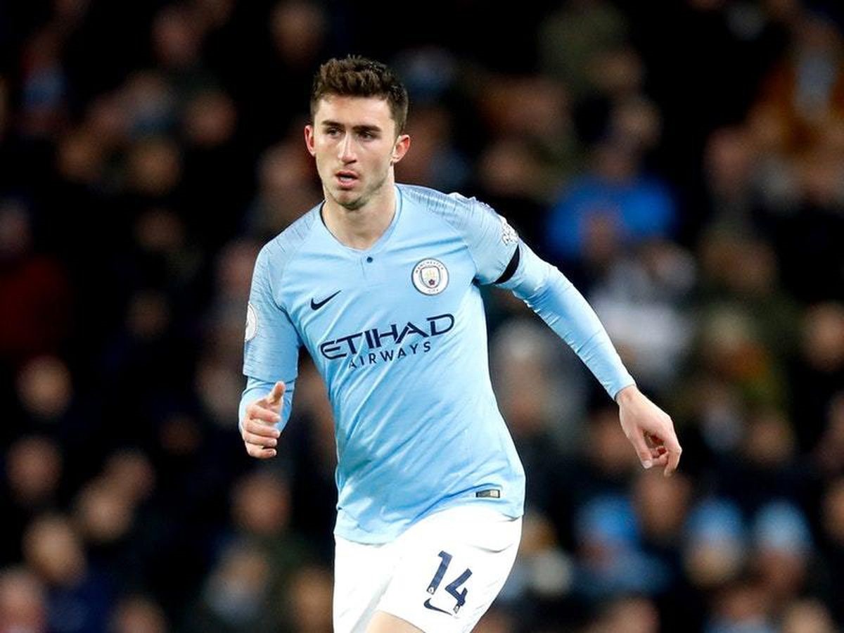 Aymeric Laporte en el campo de fútbol.