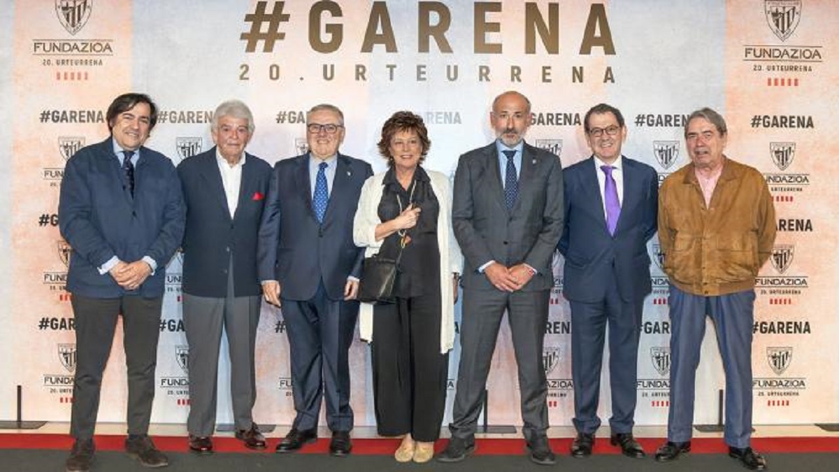 Ana Urquijo junto a expresidentes del Athletic.