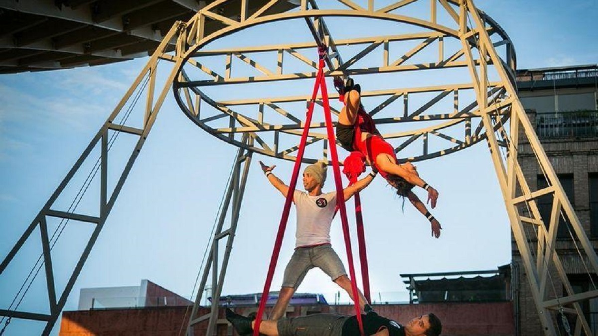 La decimocuarta edición del festival Zirkualde en la plaza del barrio Errekalde de Bilbao presentará cinco compañías