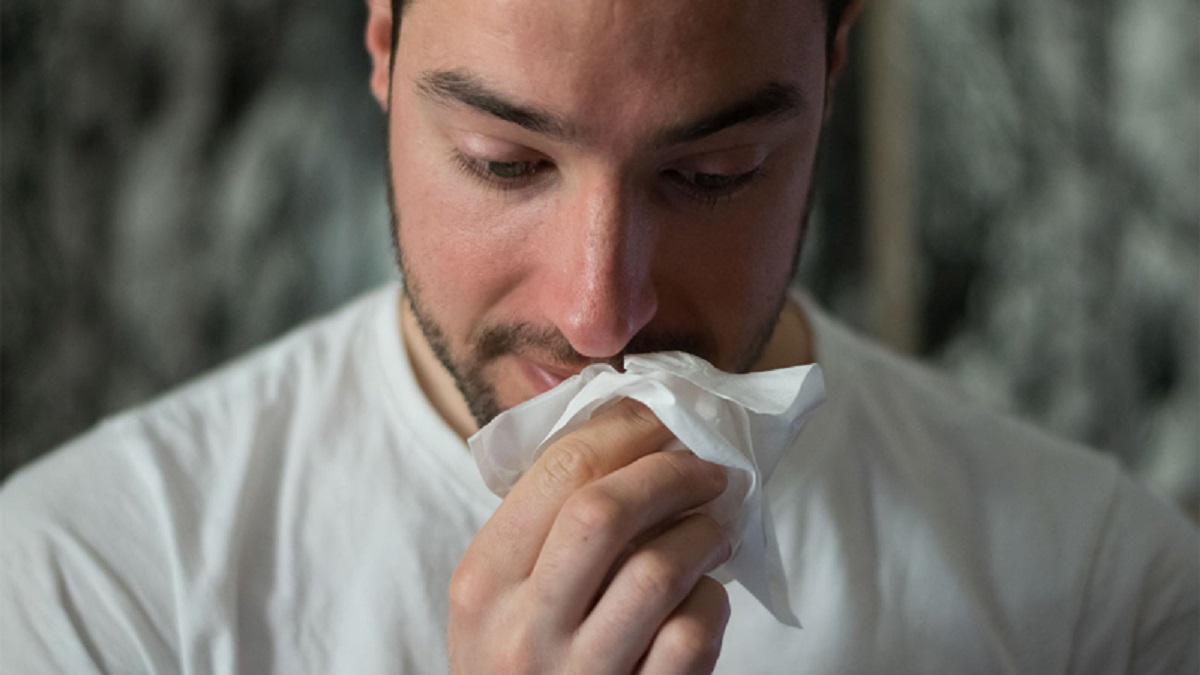 Un estudio sugiere que la exposición al virus del resfriado común podría mejorar la inmunidad contra la COVID-19.