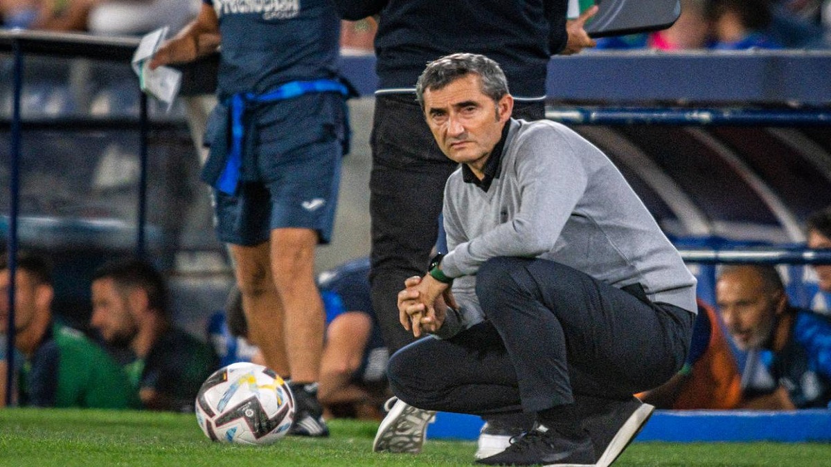 Valverde dirige desde el banquillo en San Mamés