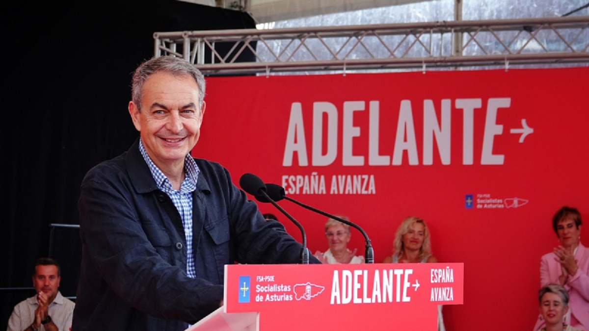 José Luis Rodríguez Zapatero hace acto de presencia en Gijón