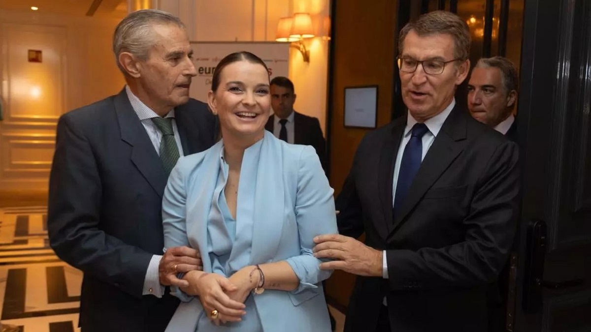 Marga Prohens, líder del Govern balear, junto con Alberto Núñez Feijóo, del PP