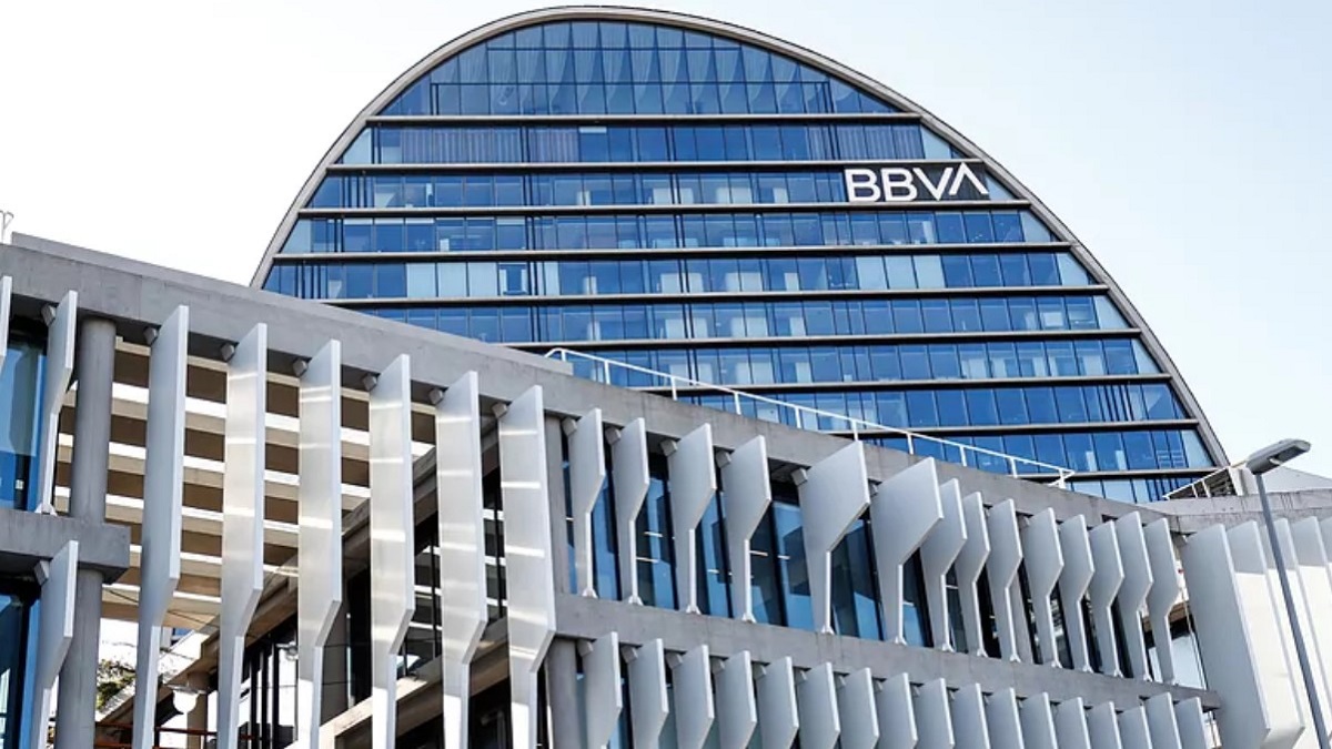 Vista del edificio principal del BBVA en Las Tablas, Madrid