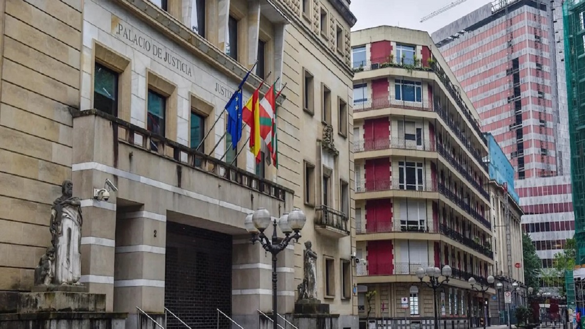 El TSJPV invalida distintas secciones del decreto de Euskadi sobre el empleo del euskera en organismos locales.