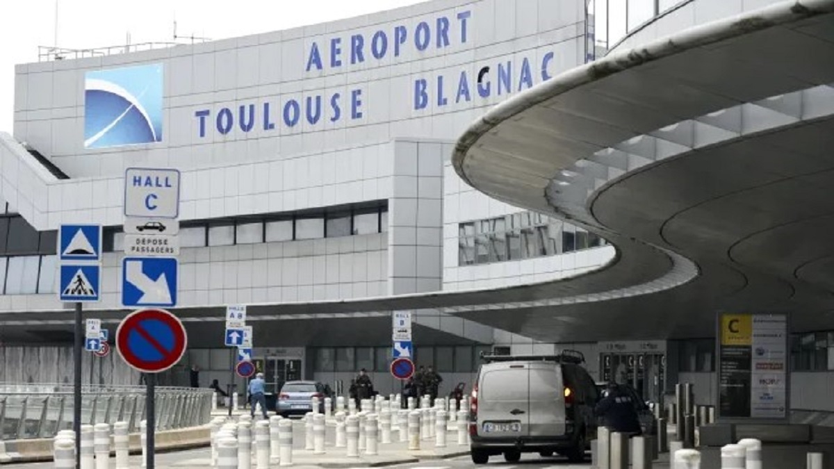 Francia activa evacuación en seis terminales aéreas ante alertas de seguridad.