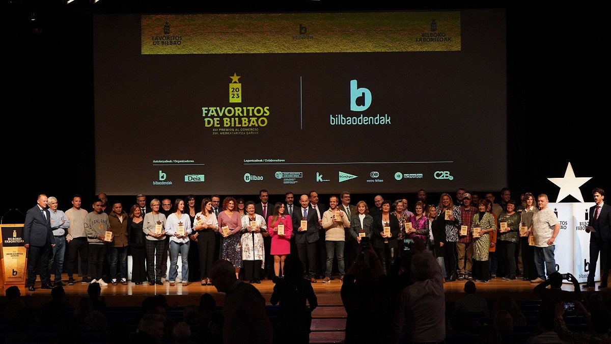 En la gala de los XVI Premios al Comercio de bilbaoDendak, Bilbao honra a sus comercios favoritos