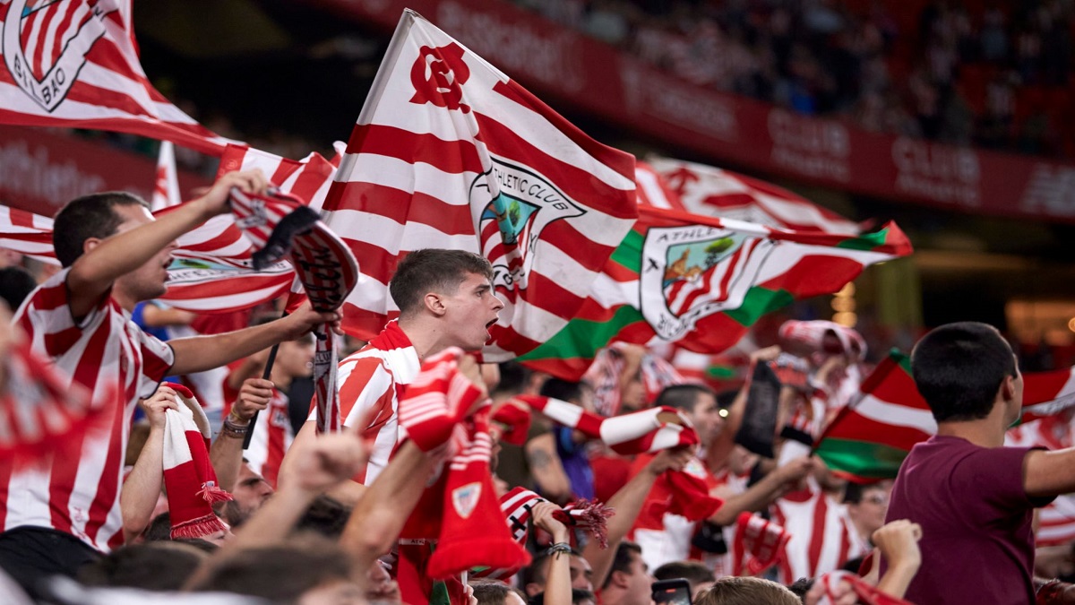 La hinchada del San Mamés, conocida por su fervoroso apoyo al Athletic, se ve envuelta en controversias por cánticos que han llevado a sanciones del Comité de Disciplina.