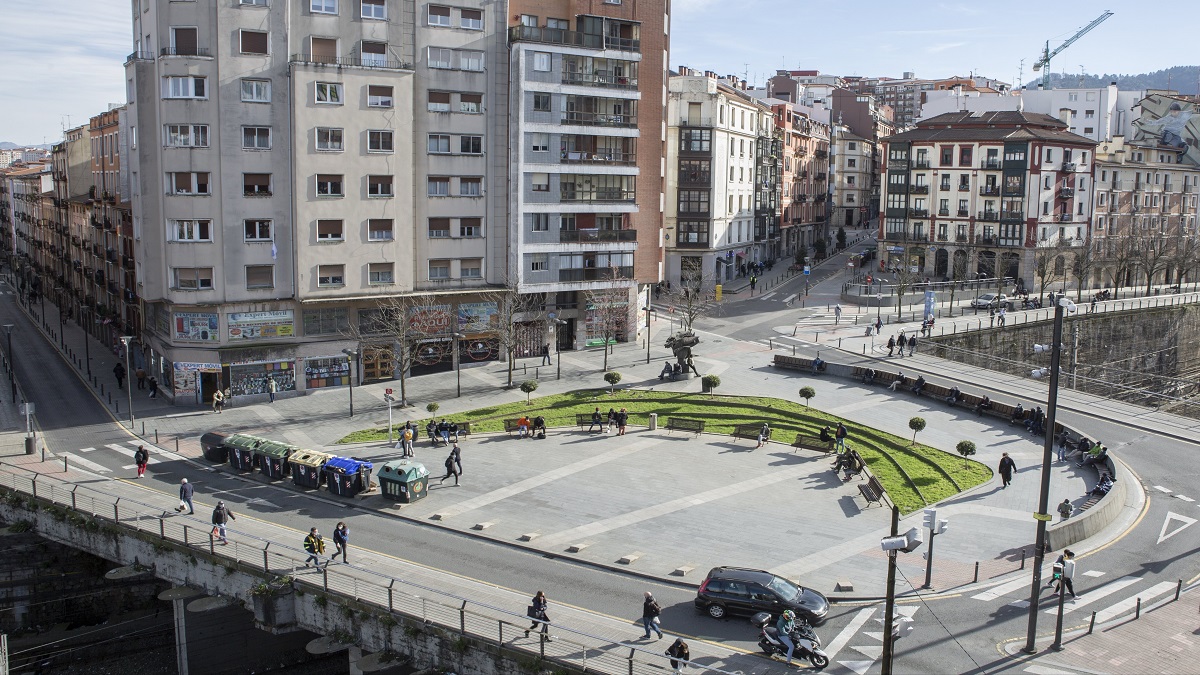 El Ayuntamiento de Bilbao invertirá más de un millón de euros en la renovación del último tramo de la calle San Francisco, como parte de un proyecto para mejorar el entorno urbano.