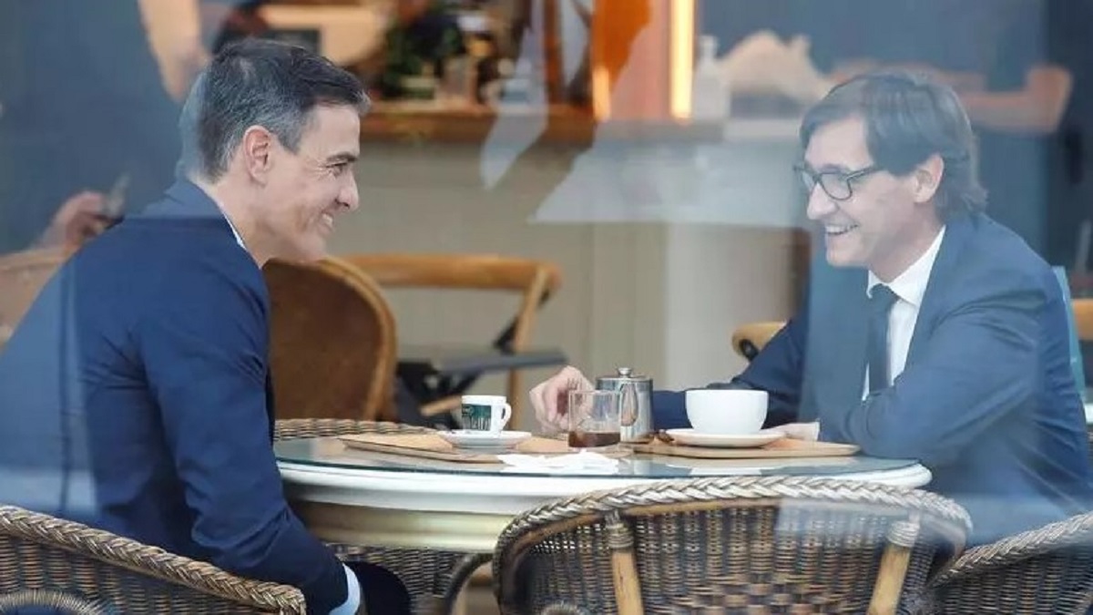 "Pedro Sánchez y Salvador Illa son figuras clave en la reciente evolución política en Cataluña.