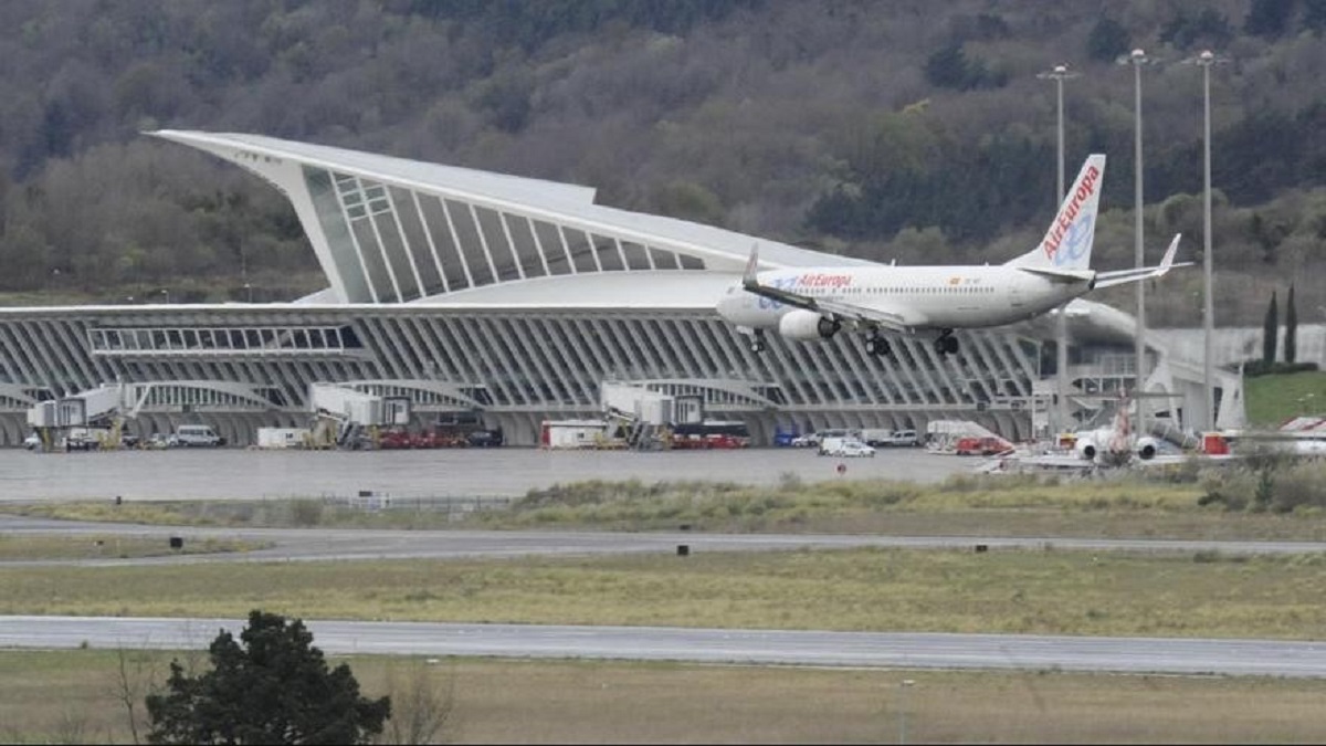 AENA invierte más de 1,5M€ en iluminación del aeropuerto de Bilbao