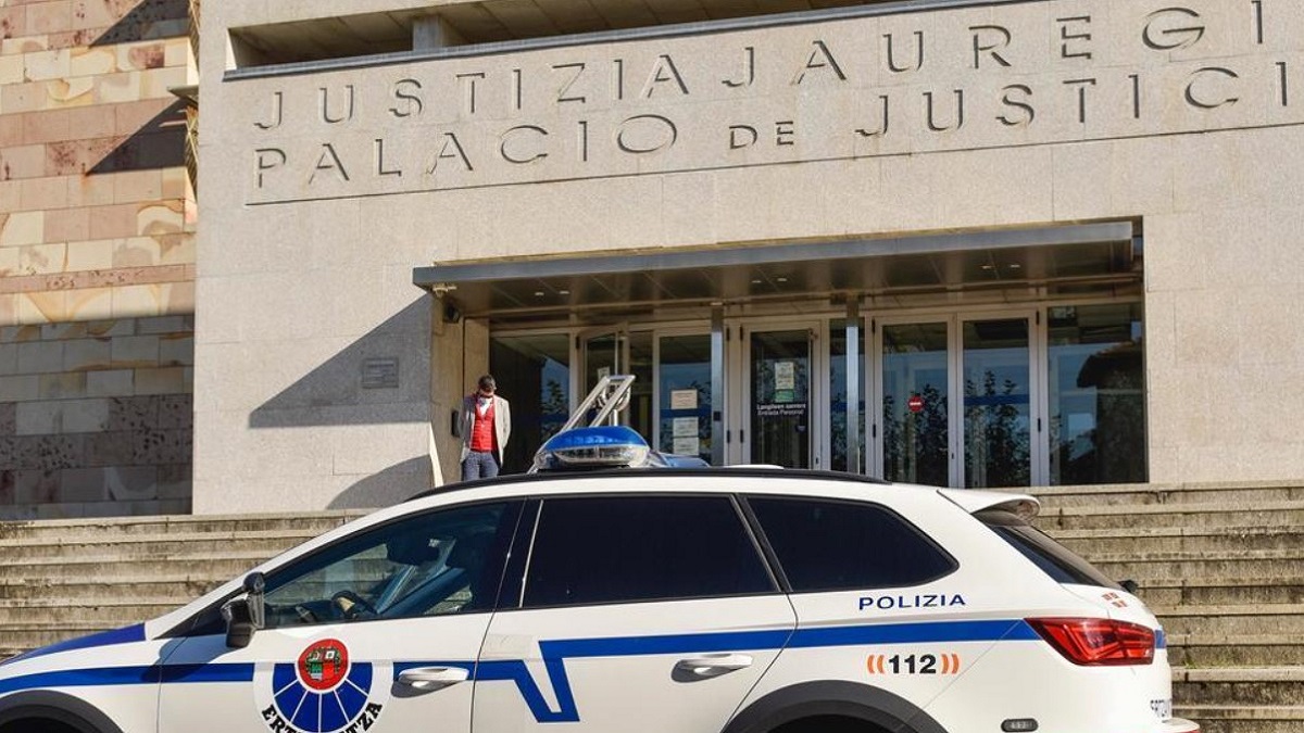 Condena a un ertzaina por agresión a una detenida en Getxo