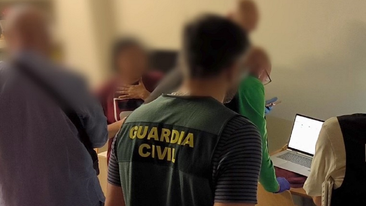 Detenido en Bizkaia un fraude online con smartphones