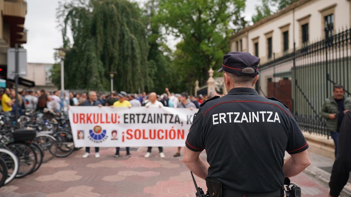 Erkoreka marcha hablando claro de las reivindicaciones de la Ertzaintza