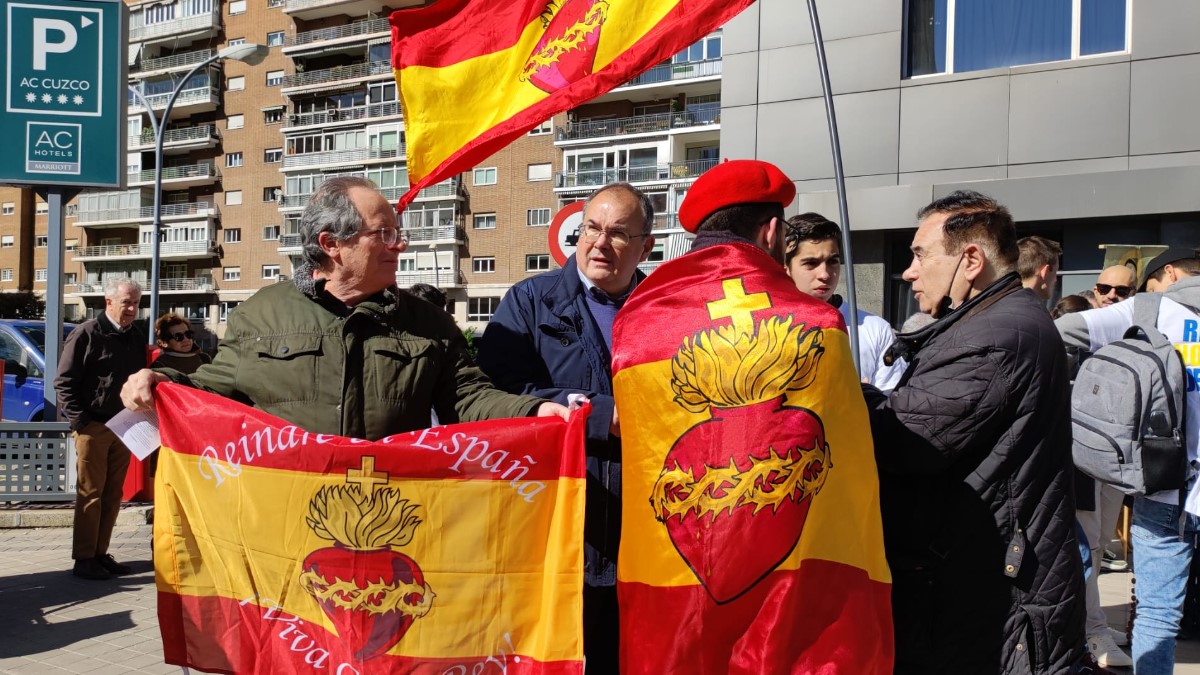 Grupos franquistas rinden homenaje a Carrero Blanco desafiando la Ley de Memoria