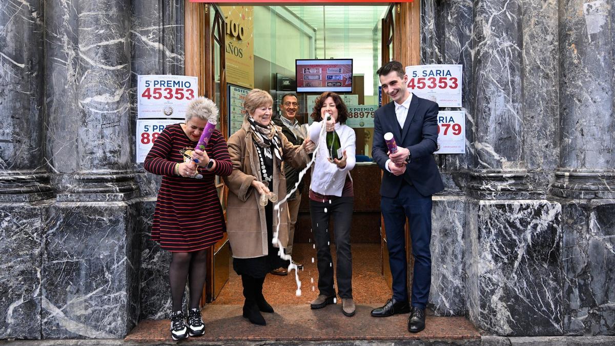 La suerte sonríe en Bilbao 5,4 millones de euros para la Lotería de Navidad