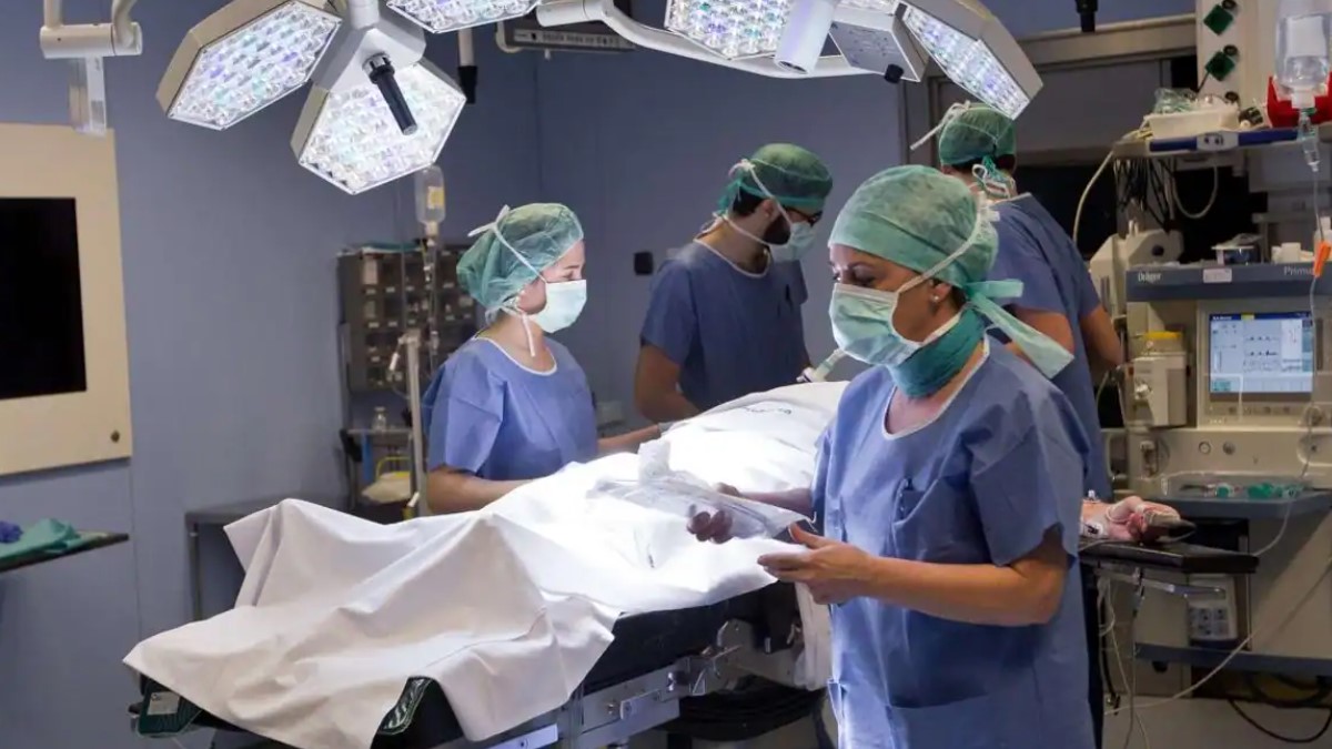 Osakidetza logra reducir notablemente las listas de espera para cirugías