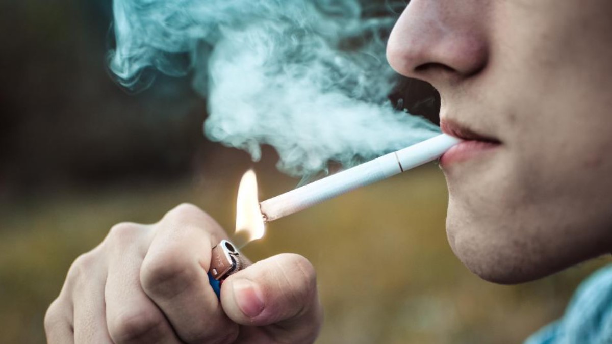 Sanidad reactiva prohibir fumar en terrazas y regular vapeadores