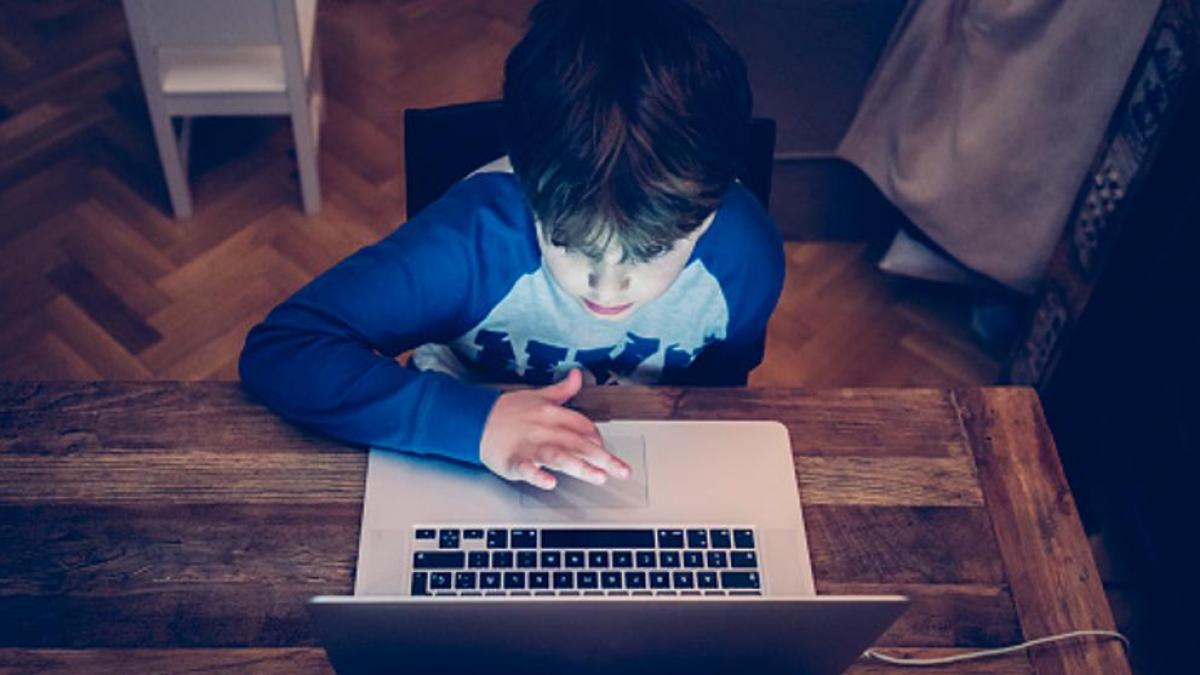 9 de cada 10 niños entre 10 y 15 años navegan en internet sin supervisión