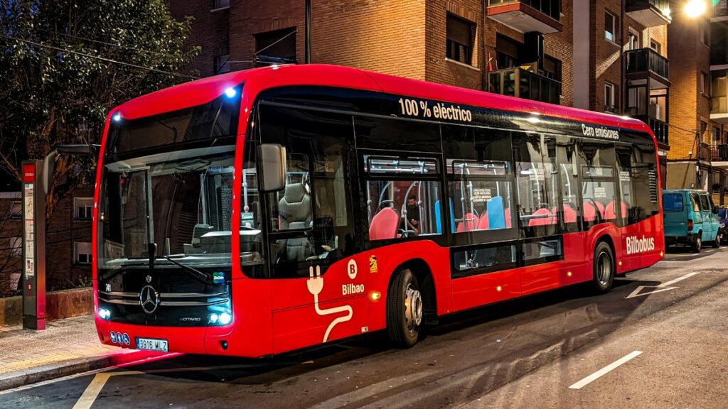 Bilbobus incorpora a su flota dos autobuses 100% eléctricos modelos Mercedes-Benz eCitaro