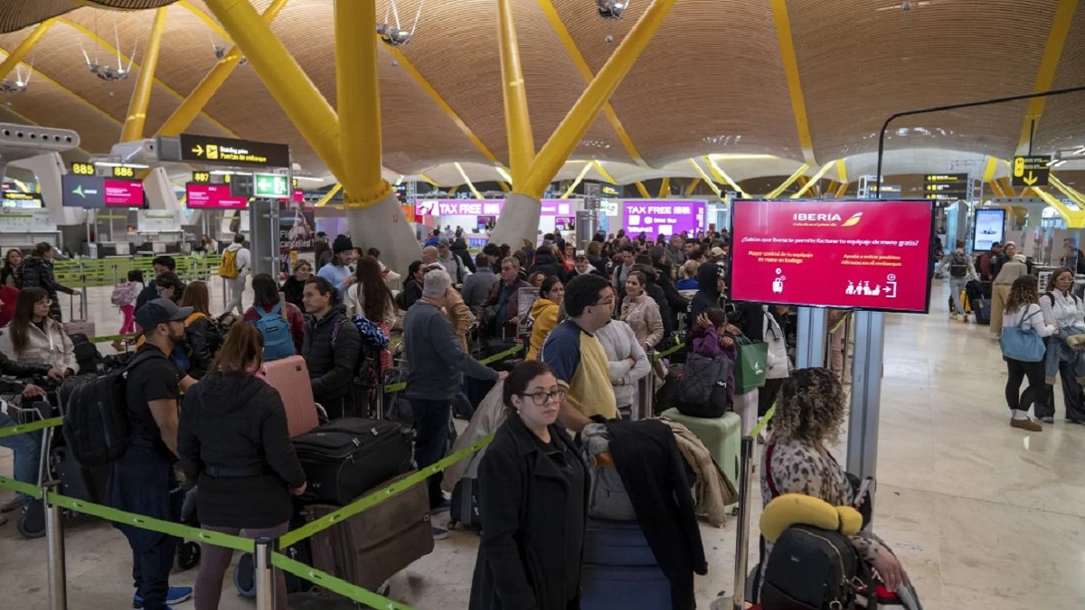 Huelga de Iberia y el caos en los aeropuertos Miles de equipajes perdidos