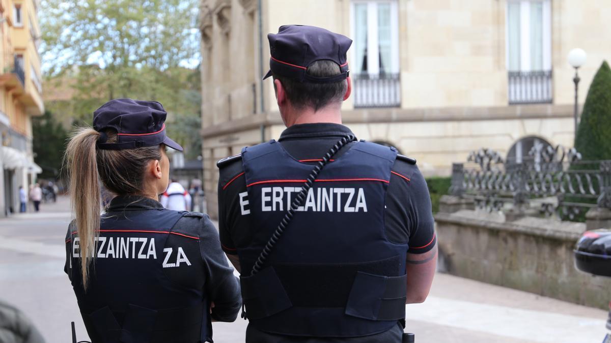 La Ertzaintza actúa frente a quedadas ilegales de coches en Bizkaia