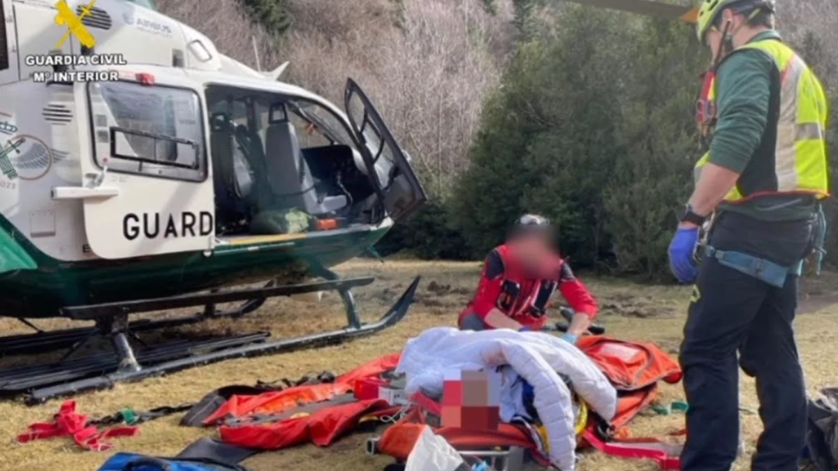 La Guardia Civil de Huesca salva a un montañero de Bilbao que se precipitó 200 metros en un collado