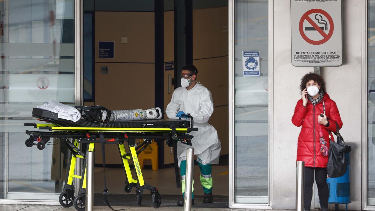 Mascarillas vuelven a ser obligatorias en centros sanitarios desde este Miércoles