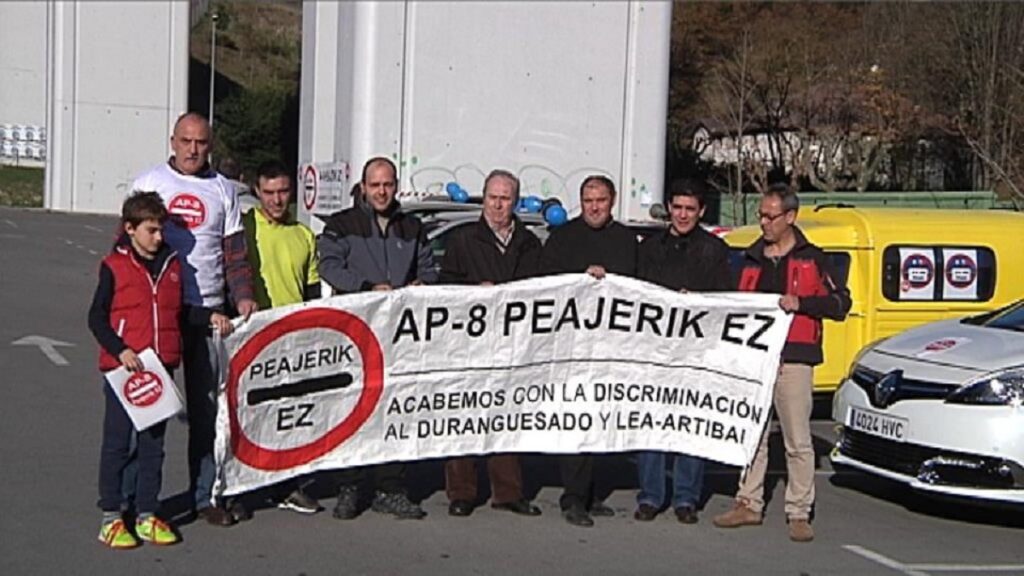 Protesta en Bilbao Un grito contra los peajes de la AP-8