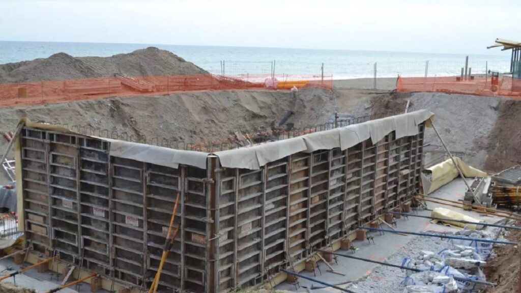 Decisión del Supremo impulsa la construcción en playas andaluzas, permitiendo más chiringuitos