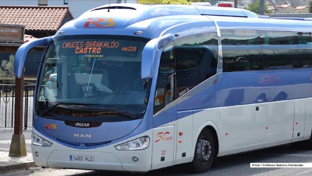 Exigen a PODEMOS-IU el aumento y recuperación de las rutas, autobús de Castro a Baracaldo y Bilbao