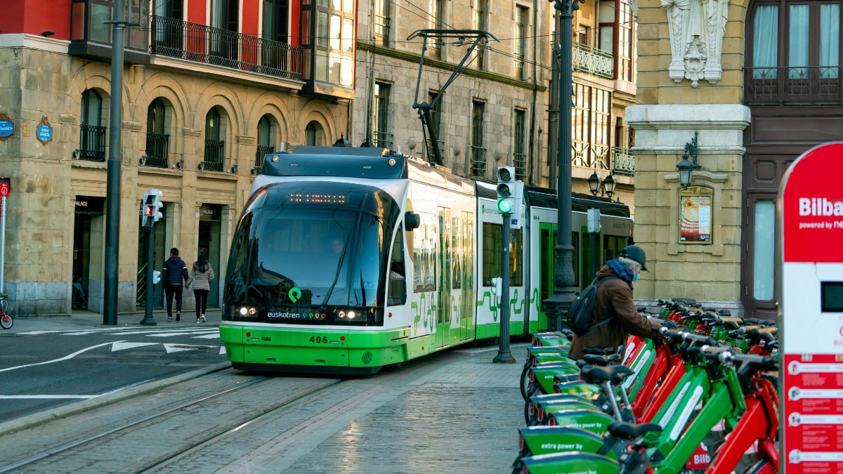 La línea 3 de metro Bilbao y tranvía registran récord de usuarios