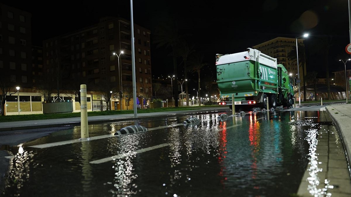 Las mareas vivas ocasionan inundaciones en zonas bajas de Bilbao y Erandio