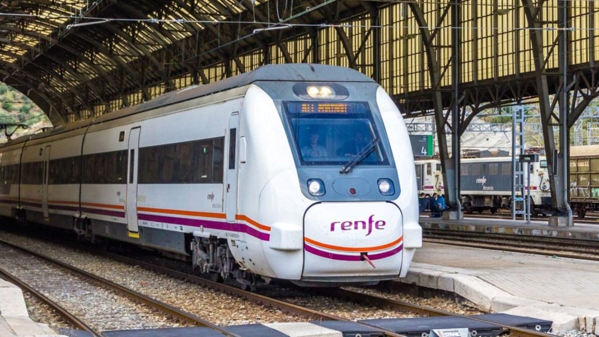 Renfe presenta empleos fijos sin oposición y sueldos de hasta 3.000 euros