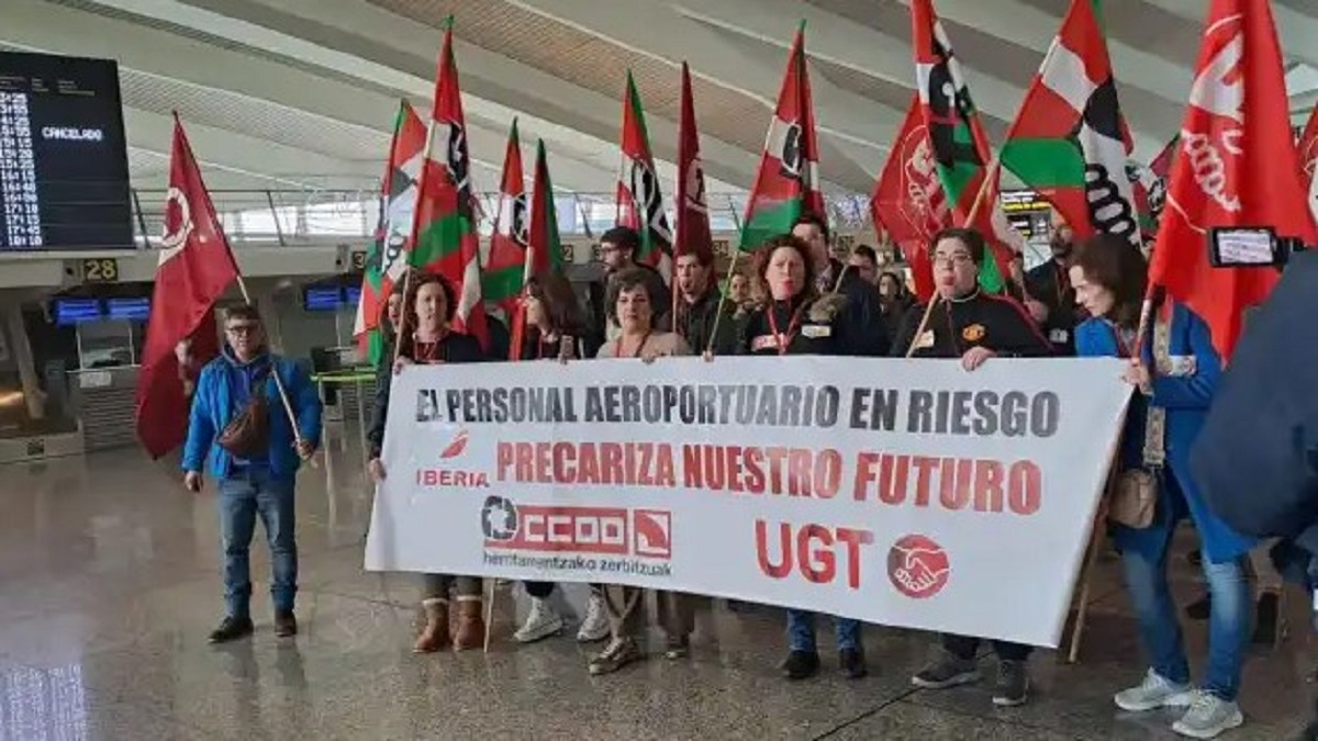 50 trabajadores del aeropuerto de Bilbao temblando