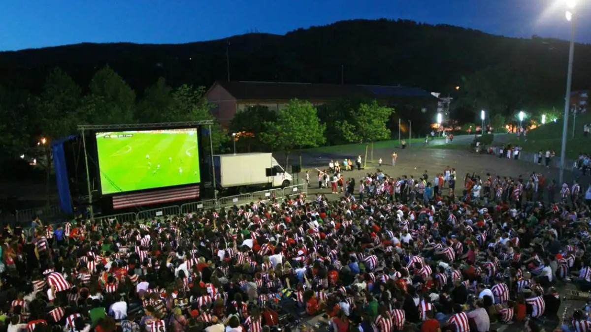 Bilbao se engalana con siete pantallas en sus barrios para vivir la final de la Copa